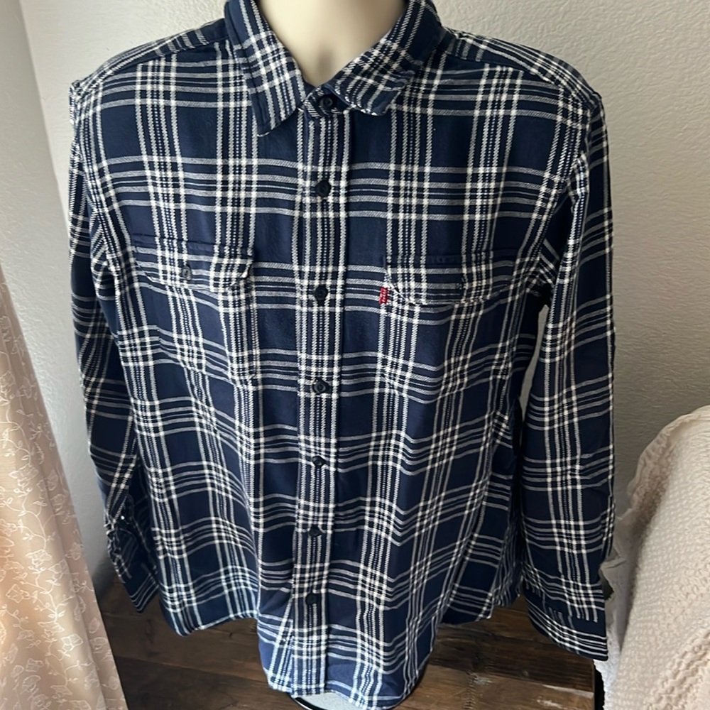 Men’s Levi’s button up